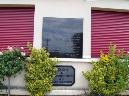 Une plaque remplace le monument aux morts