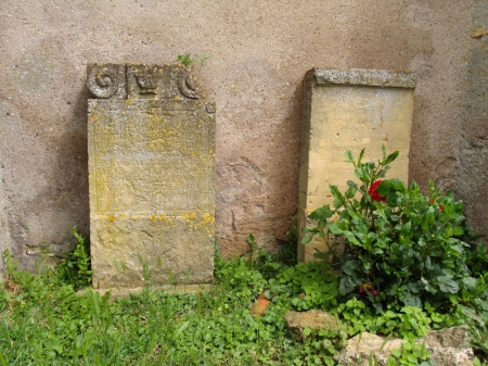De vieilles tombes conservées