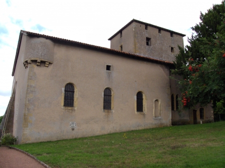 Une église romane fortifiée