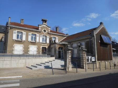 La mairie et la crèche