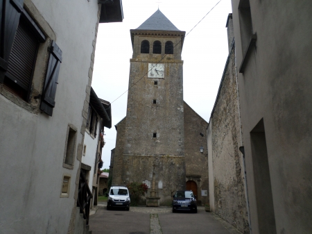 Le clocher-tour de l'église Saint-Julien