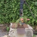 Une ancienne pompe à eau