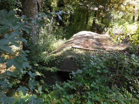 Le blockhaus derrière le château