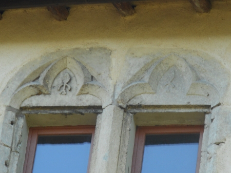 Les fleurs de lys du corps de garde