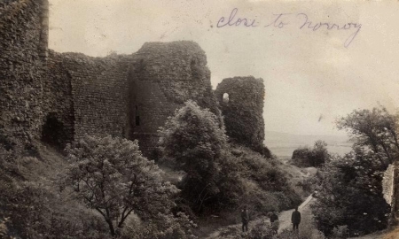 Les Américains au pied du château