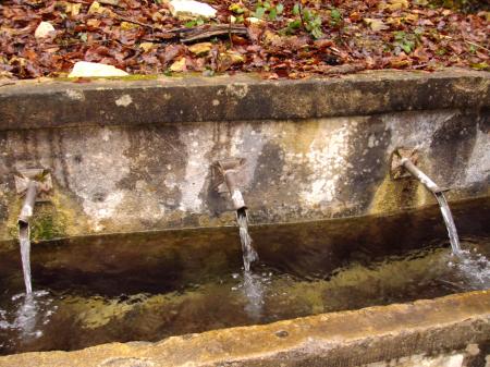 Trois des quatre arrivées d'eau (Janvier 2010)