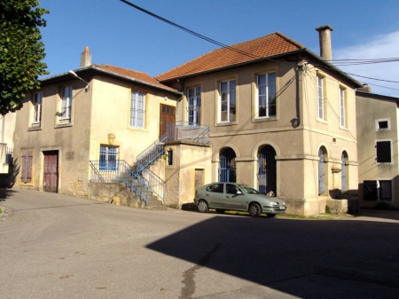 Le lavoir et la maison du jaugeage des vins