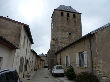 Une ancienne tour fortifiée