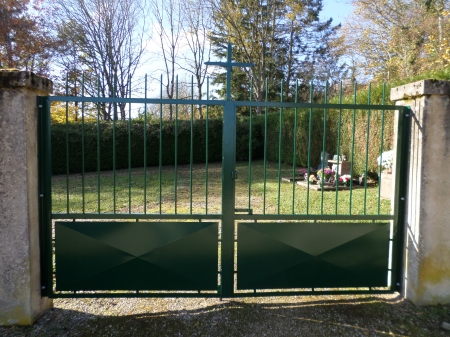 Le portail du nouveau cimetière