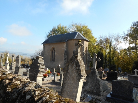 Le cimetière et la chapelle