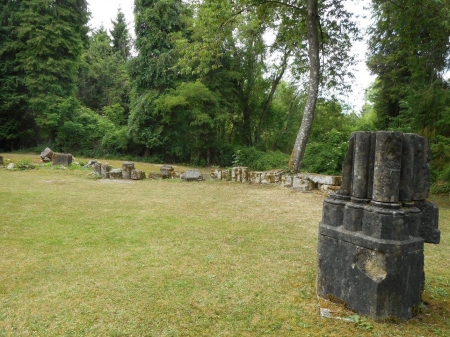 Des ruines de l'ancienne église