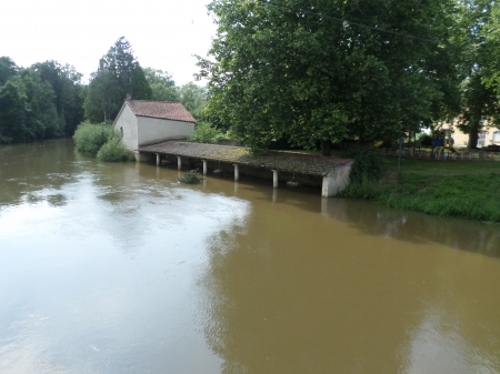 Le lavoir envahi par les eaux