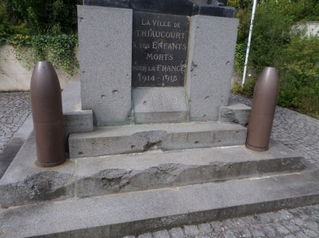 Les obus du monument aux morts