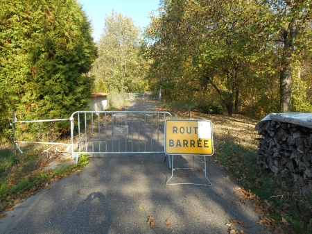 La route menant au pont 44 barrée