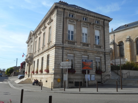 Une mairie reconstruite grâce à l'argent américain