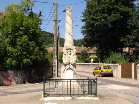 Le monument aux morts (Août 2012)