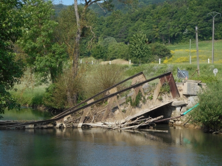 Le pont de Buret effondré